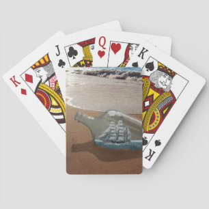 BARCO TROPICAL DE PLAYA EN FRASCOS jugando cartas