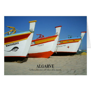 Barcos de pesca en la foto de playa del Algarve