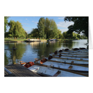Barcos de remos en el río Stratford Upon Avon UK
