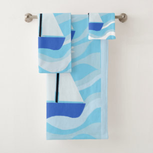 Barcos de vela con olas oceánicas