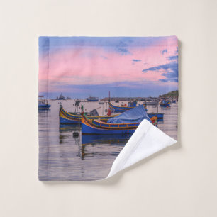 Barcos tradicionales malteses en Marsaxlokk