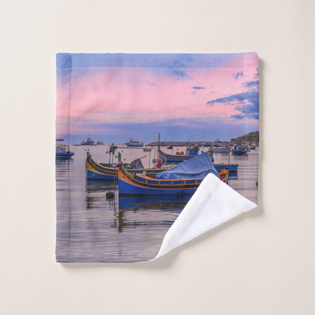 Barcos tradicionales malteses en Marsaxlokk (Toallita)