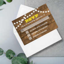 Barnwood Lights Gold Wedding Tarjeta RSVP