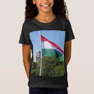 Basílica de Esztergom y camiseta de la bandera hún