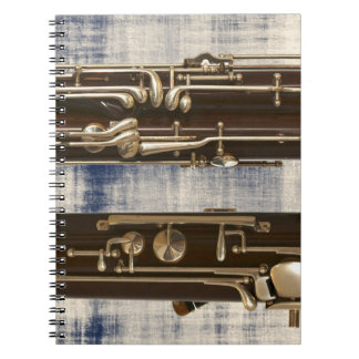 Bassoon en el cuaderno espiral descolorado de la