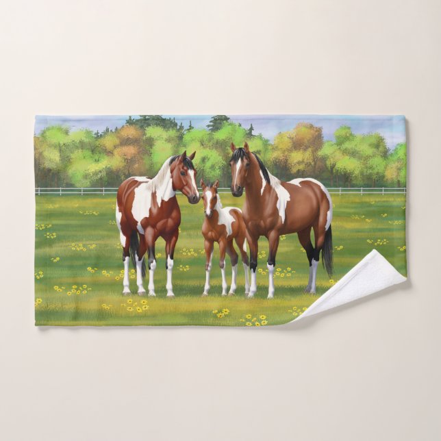 Bay Pinto Paint Quarter Caballos En Pastor De Vera (Toalla de mano)