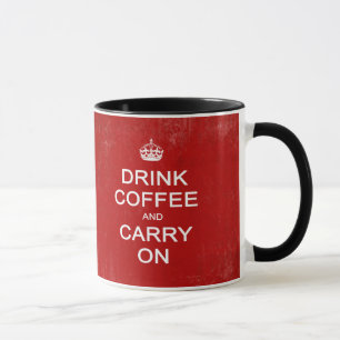 Beba el café y continúe la taza