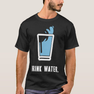 Beba más camiseta de agua para quedarse hidratado 