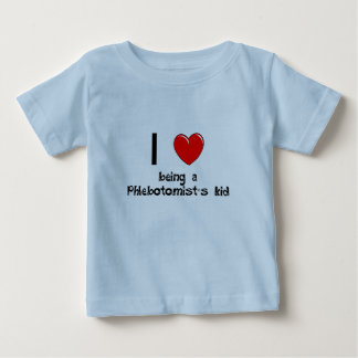 Bebé Amo el ser camiseta del niño de un Phlebotomist