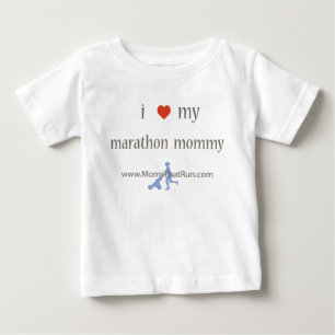 Bebé amo mi camiseta unisex de la mamá del maratón