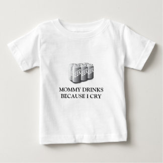 BEBÉ BEBIDAS DE LA MAMÁ PORQUE LLORO CAMISETA