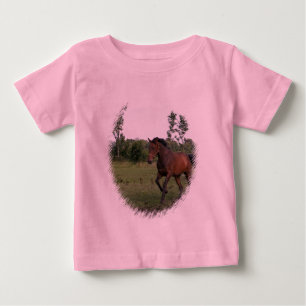 Bebé Caballo de bahía en la camiseta del niño