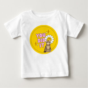 Bebé camiseta amarilla linda retro y diseños de gato