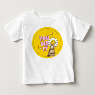 Bebé camiseta amarilla linda retro y diseños de gato