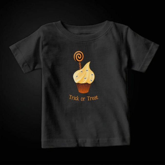 Bebé Camiseta de Halloween con Cupcake Naranja y Texto  (Subido por el creador)