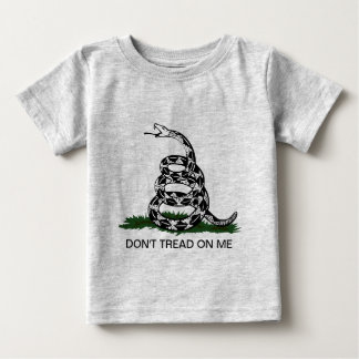 BEBÉ CAMISETA DE LA HERRAMIENTA: BANDERA REVOLUCIONARIA