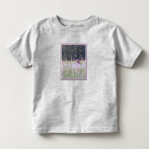 Bebé Camiseta de niño pájaro en la hierba alta
