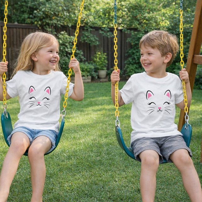 Bebé Camiseta Minimalista Cara de Gato Adorable  (“Swinging into smiles with our cute cat‑face tees.”)