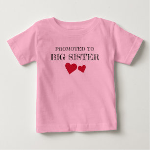 Bebé Camiseta roja de corazones promovida a Hermana May