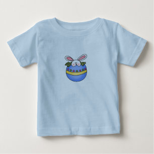 Bebé Conejito en la camiseta azul de Pascua del huevo