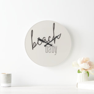 bebe de playa. Reloj de pared