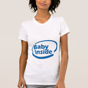 Bebé dentro de la camisa