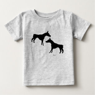 Bebé Doberman de camiseta