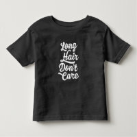 El pelo largo no cuida la camiseta de los niños