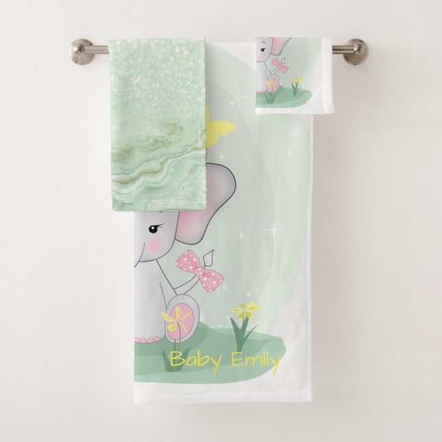 Bebé elefante lindo con un lazo rosa en un claro (In situ)