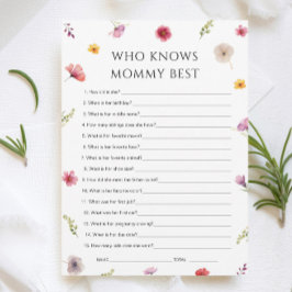 Bebé en ducha de flores que conoce la tarjeta de j