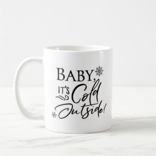 Bebé es exterior frío - taza de café