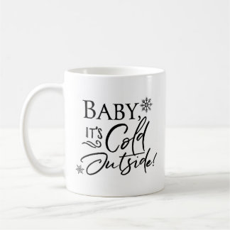 Bebé es exterior frío - taza de café