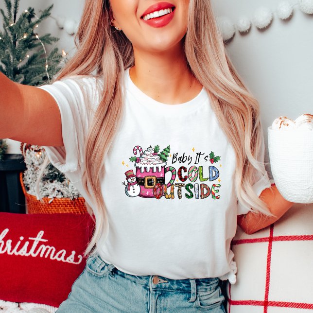 Bebé, está frío fuera de la camiseta de las mujere (Subido por el creador)