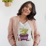 Bebé está preparando camiseta para el embarazo<br><div class="desc">Divertido diseño de camisetas con tema de halloween para una ducha de bebé con ilustracion de un caldero con humo verde saliendo de él con velas y pociones alrededor. El texto dice "se está preparando un bebé"</div>