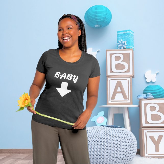 Bebé, flecha abajo Ducha Camiseta de Maternidad de (Baby Announcement Pregnancy T-Shirt)