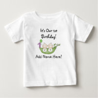 Guisantes de los gemelos en la primera camiseta