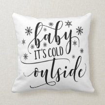 Bebé hace frío afuera Almohada de tirar con caligr