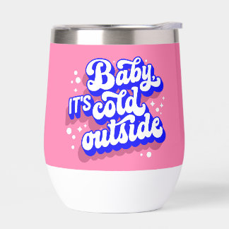 Bebé juguetón, frío fuera del diseño invernal