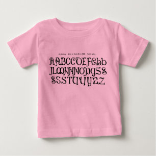Bebé La camiseta alfabética de un niño