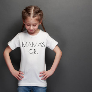 Bebé La Chica de mamá coqueteando con la camiseta de mi