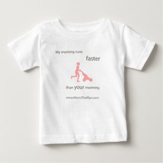 Bebé Mi mamá funciona con una camiseta más rápida de
