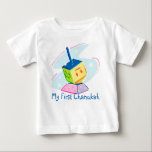 Bebé Mi primera camiseta de Chanukah<br><div class="desc">El primer Chanukah del bebé con un colorido dreidel de juguete.</div>
