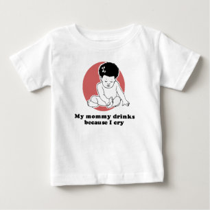 Bebé Mis bebidas de la mamá porque lloro camiseta
