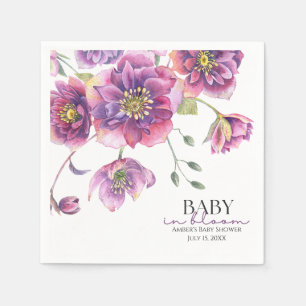 Bebé morado con flores en la servilleta de papel e