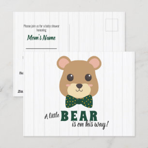 Bebé niño lleva una invitación de Baby Shower verd