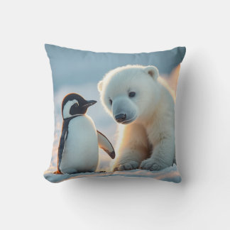 Bebé oso polar y cojín de almohada pingüino