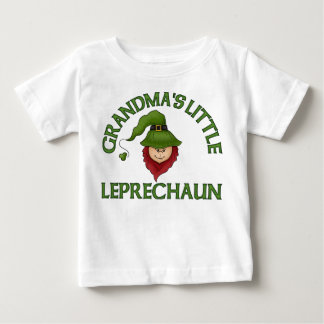 Bebé Pequeña camiseta del Leprechaun de la abuela