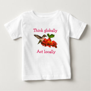 Bebé Piense en el acto global de la camiseta local de H