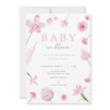 Bebé rosado en la invitación de Baby Shower en flo