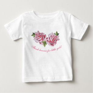 Bebé Rosas escultóricos en la camiseta de un niño